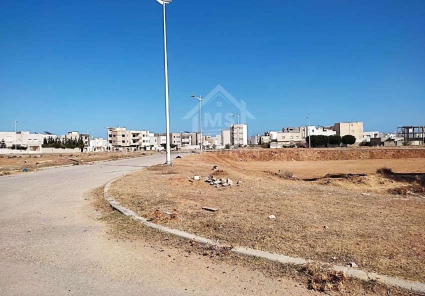 Terrain viabilisé et constructible à vendre à AFH Mrezga