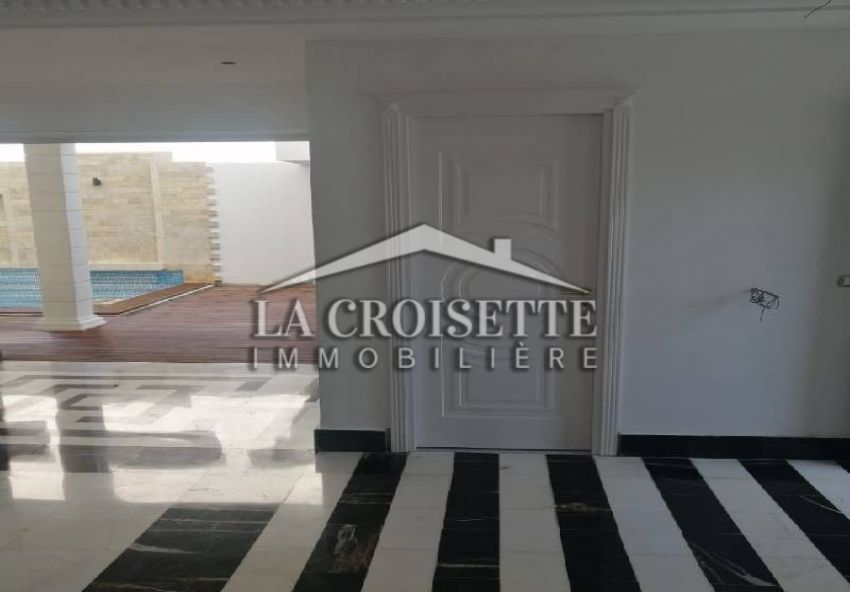 Appartement S+4 avec jardin et piscine à La Soukra MAL2145