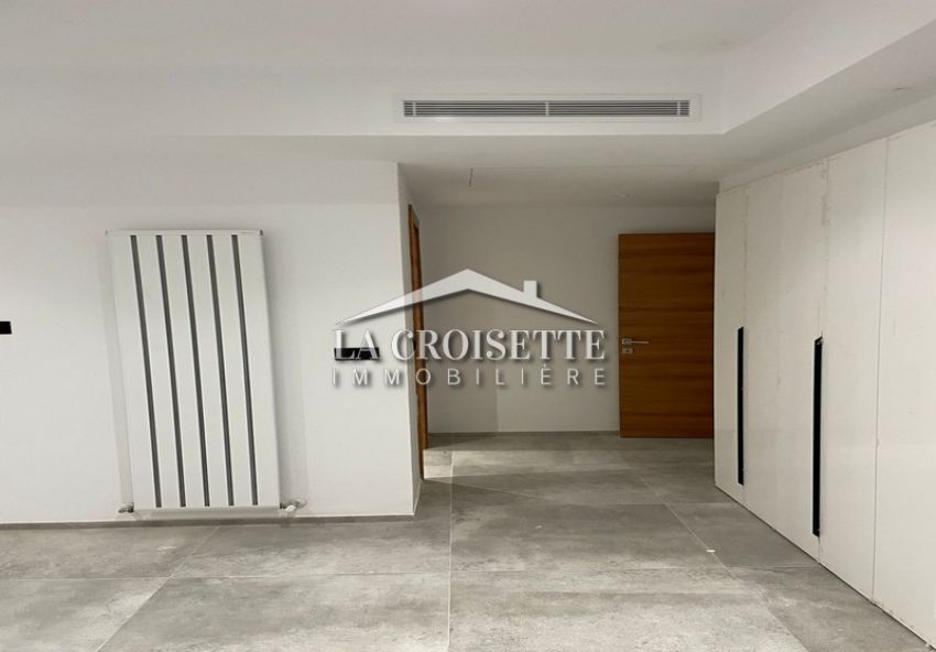 Triplex S+5 avec piscine à Gammarth MDL0570