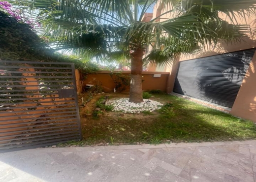 A louer  Superbe Triplex à Soukra