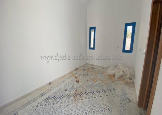 A VENDRE Villa S+4  Piscine Ghizen