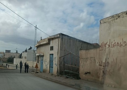 terrain comprenant des dépôts