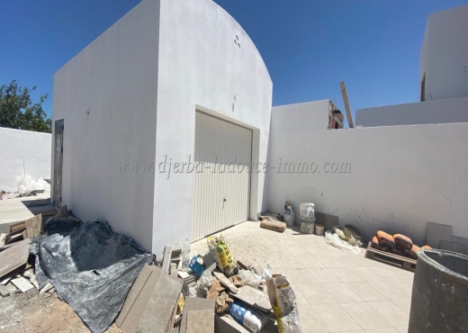 A VENDRE Villa S+4  Piscine Ghizen
