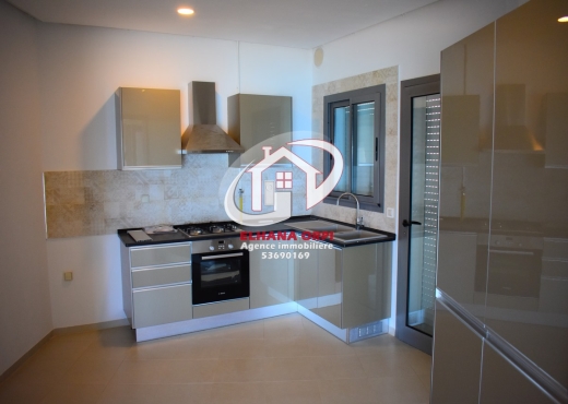 à vendre appartement s+3 pied dans