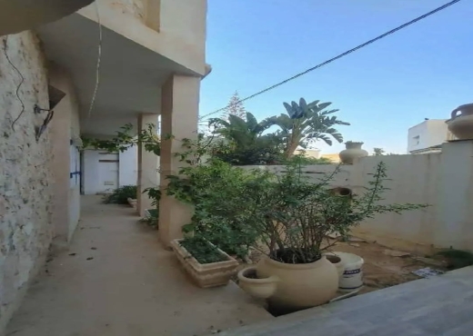 A VENDRE: Villa S+3 à Chott Mariem