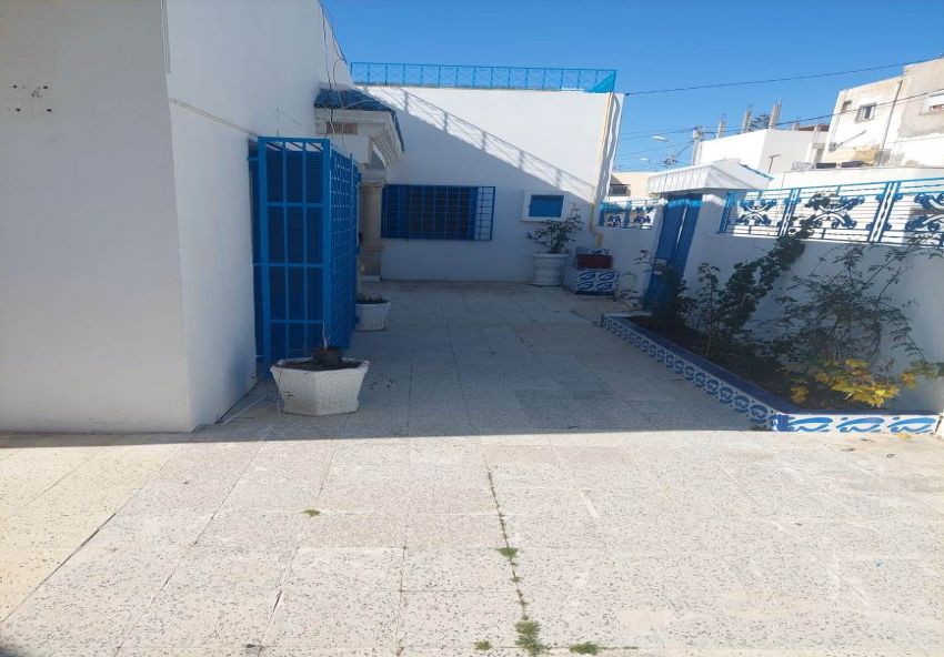 villa s+3 a cite Ennasr Sidi Abdelaziz La Marsa