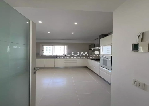 joli s+2 de 144 m² au Lac II