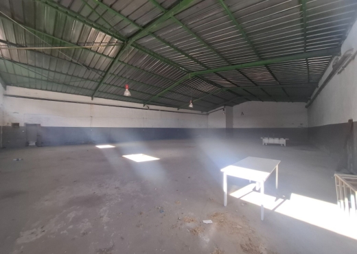 Dépôt 500 m² plus cour 400 m² Oudh