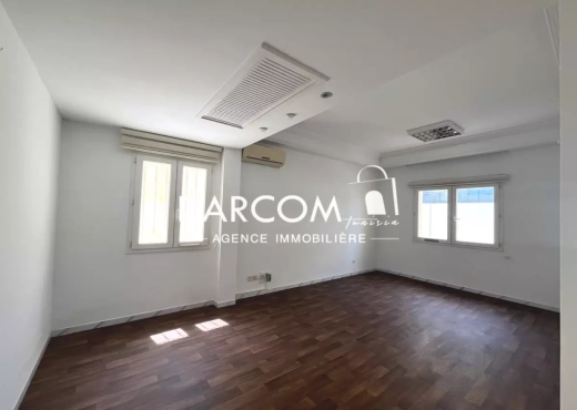 à vendre Bureau Hall+4 au Lac I