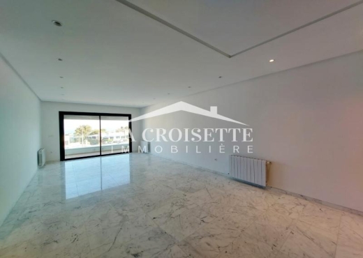 S3 aves terrasse à La MarsaMAL1998