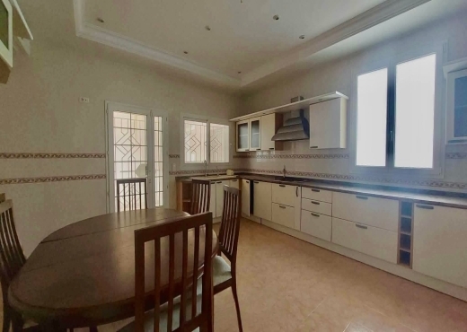 ENNASR 2 :  VILLA DE PRESTIGE AVEC PISCINE À LOUER