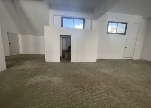 À louer à Cité Ennasr 3 locaux commerciaux