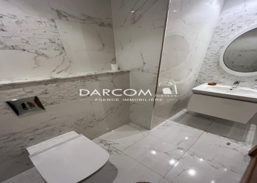 à louer Duplex de 298 m² aux JC