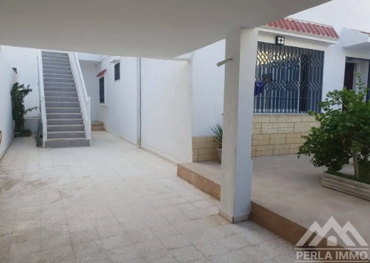 A Vendre Villa+2 Studios Ghazella