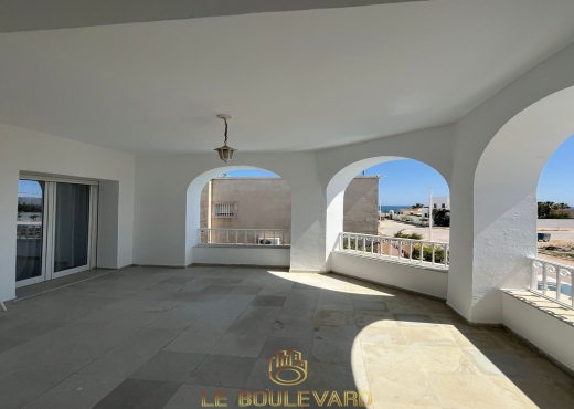 Villa S+4 Avec Piscine à benikhiar