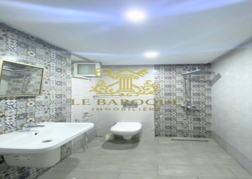 Rez-de-chaussée avec entrée indépendante