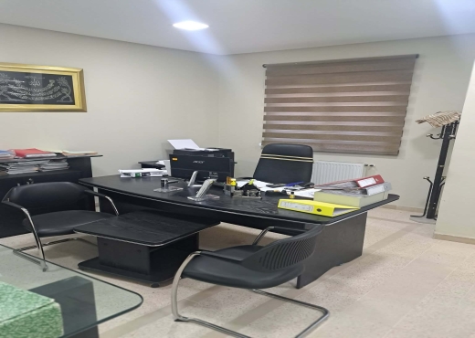 Local et deux bureaux pour investi