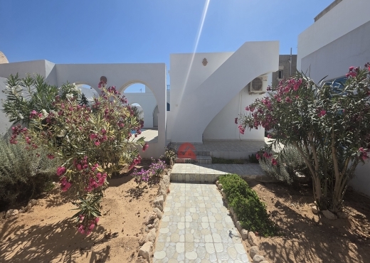 PETITE VILLA AVEC PISCINE À MIDOUN