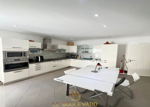 Villa S+4 Avec Piscine à benikhiar