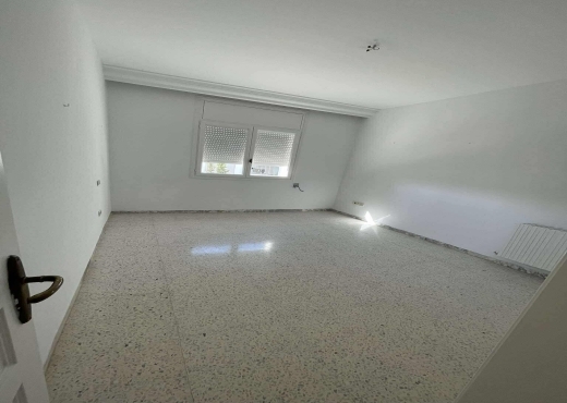 📍 ENNASR 1 – APPARTEMENT S+4 TRANSFORMÉ EN S+3 À