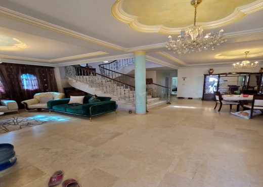 Villa S+5 Avec Jardin à Sahloul