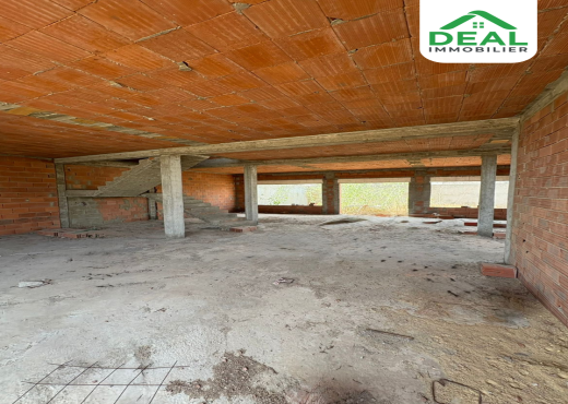 Villa inachevée de 426 m²