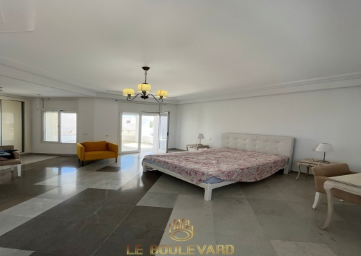 Villa S+4 Avec Piscine à benikhiar