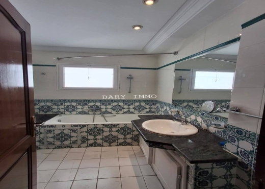 A Vendre Appart S+4 Cité Ennasr