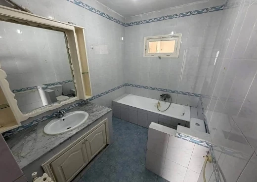 Étage de villa À Louer à ARIANA - ÉTAGE DE VILLA S+4 ENNASR 1 - Immobiliere.tn - Photo 6