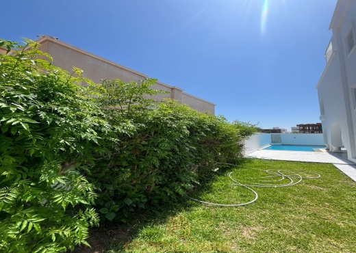 Villa S+4 Avec Piscine à benikhiar