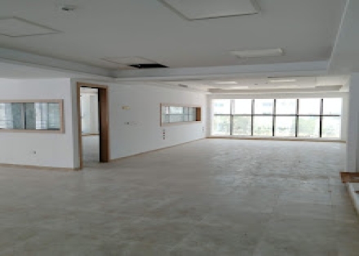Open sapce 1200 m² au lac 3 kram