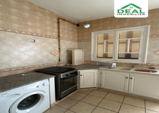 À VENDRE :  Maison S+3 et un étage inachevée