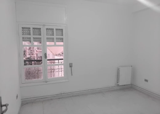 Appartement À Vendre à ARIANA - À VENDRE : S+3 cité Ennasr. - Immobiliere.tn - Photo 2