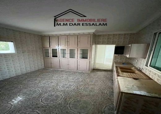 maison sur la route principal