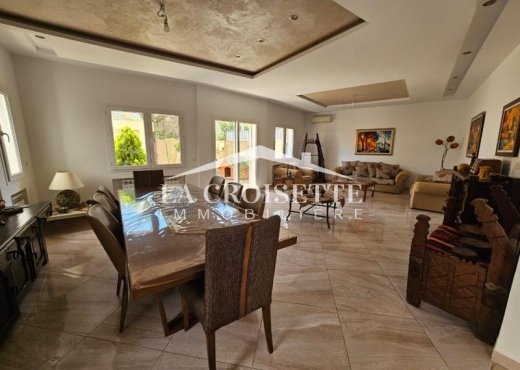 Villa S+5 avec piscine aux jardins de l'Aouina ZVL1694