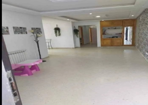 📍 JARDINS D’EL MENZAH 2 : REZ-DE-CHAUSSÉE DE VILL