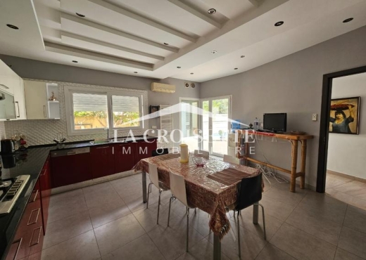 Villa S+5 avec piscine aux jardins de l'Aouina ZVL1694