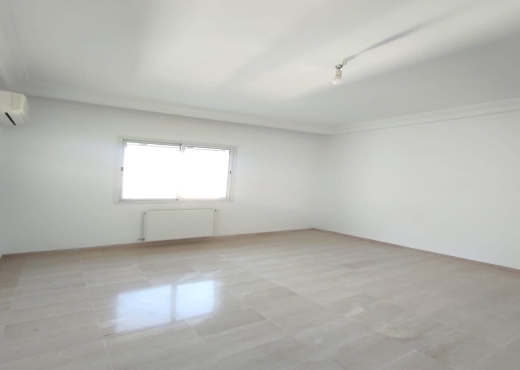 📍 ENNASR 1 – APPARTEMENT S+3 SEUL SUR LE PALIER À