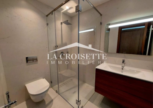 S3 aves terrasse à La MarsaMAL1998