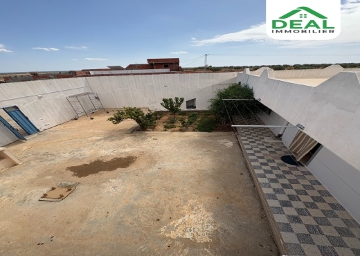 Seniya de 4 hectare et 5000 m² à vendre