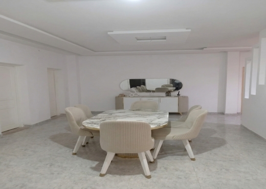 À VENDRE : MAISON INDÉPENDANTE + TERRAIN + GARAGE