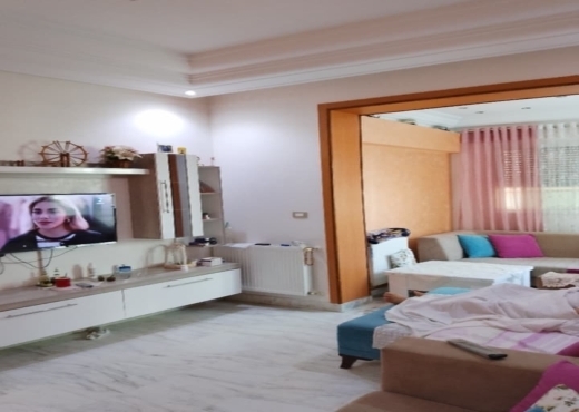 A vendre bel appart  S+2 au RDC avec terrasse