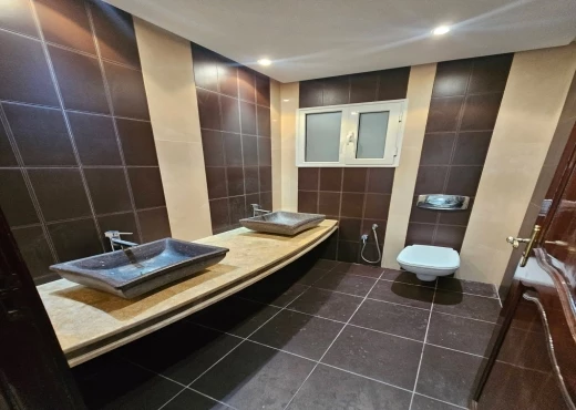 villa À Vendre à TUNIS - 📍 MENZAH 9A : À VENDRE – VILLA DE PRESTIGE - Immobiliere.tn - Photo 4