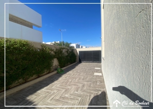 une bellle villa avec piscine à chotrana 3