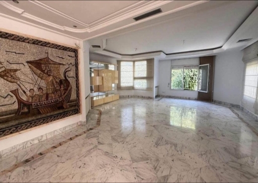 ENNASR 2 :  VILLA DE PRESTIGE AVEC PISCINE À LOUER