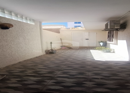 A VENDRE  villa S+4  Sousse