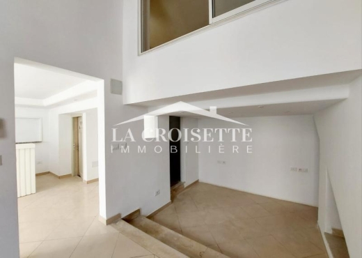 Local commercial en double hauteur