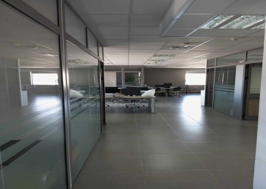 Super bureau 471 m² hs au lac 3 kram