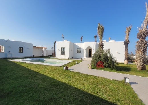 GRANDE MAISON SUR MEZRAYA DJERBA