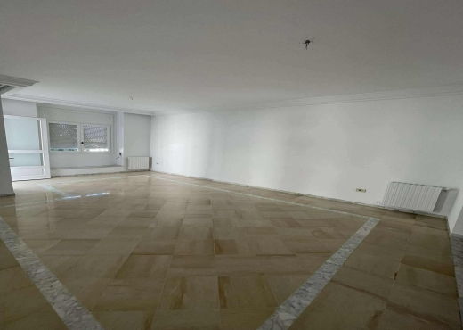 📍 ENNASR 1 – APPARTEMENT S+4 TRANSFORMÉ EN S+3 À